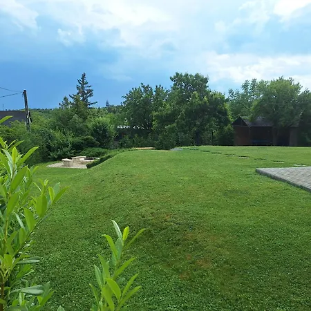 Hillside House 펜션